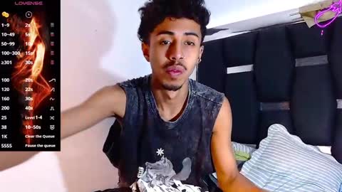 Snapshot of raydevil_ chatting on January 8, 5:37 am Rayn online show from January 8, 5:37 am