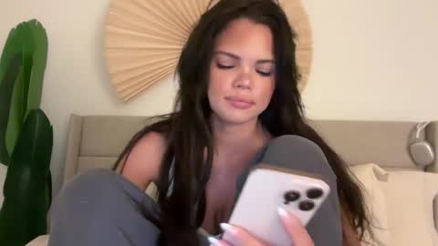Jade  online show from May 25, 8:09 am
