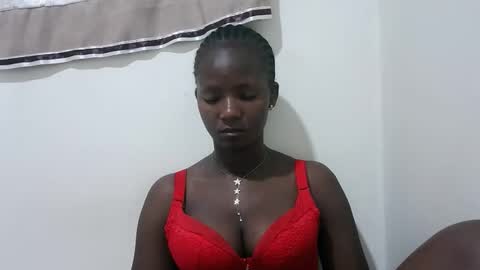 Snapshot of realqueen_ chatting on October 21, 5:05 pm queen online show from October 21, 5:05 pm