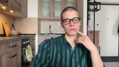 AliceEve online show from April 8, 9:56 am