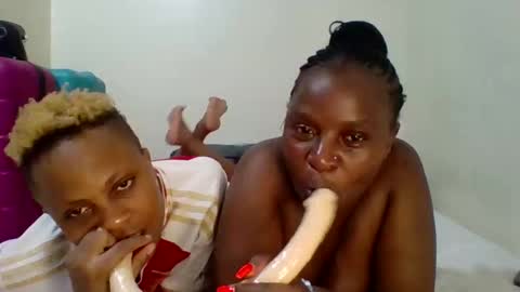 BEE AND DEE online show from October 20, 1:05 pm