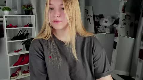 rebecca_____ online show from November 15, 2:46 am