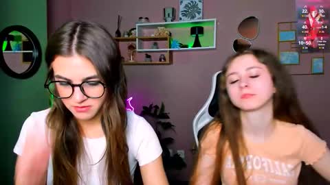 rebecca_smile_ online show from March 26, 1:38 pm