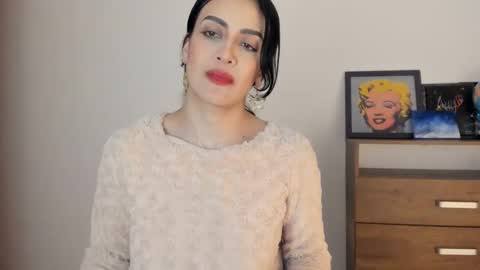 red_flower203 online show from November 5, 10:56 pm