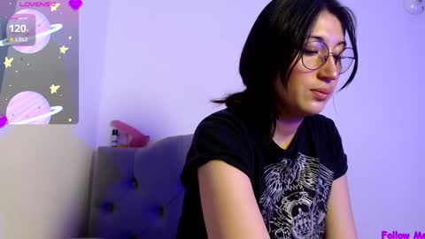 IG   OF red moonn online show from February 3, 10:47 am