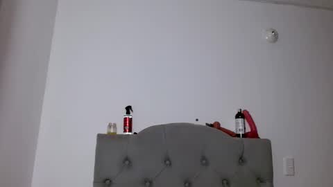 IG   OF red moonn online show from February 9, 11:04 am