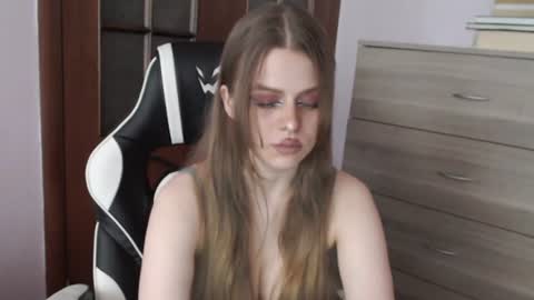 Lily online show from July 8, 2:59 am
