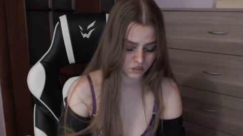 Lily online show from July 11, 3:55 am