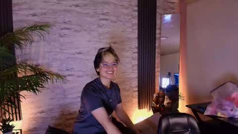 redhood_1_ online show from March 6, 1:54 pm