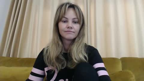 RedJessica online show from November 1, 6:12 am