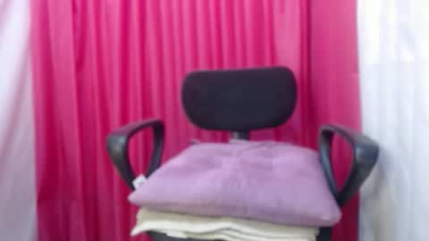 redwildrose19 online show from June 7, 11:37 am