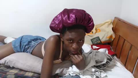 Reeena online show from March 4, 9:43 pm