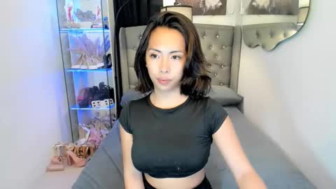 reighnempress online show from February 25, 1:20 am