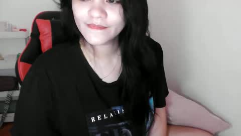 reign2525 online show from November 15, 8:49 am