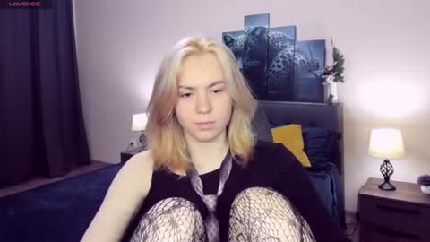 RemiPeach online show from June 13, 5:56 pm