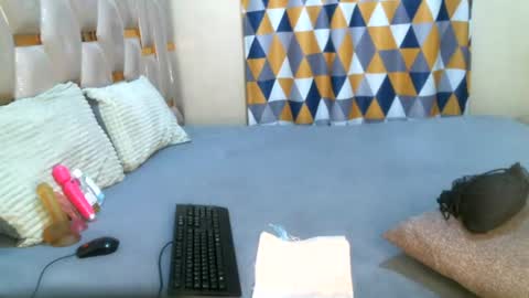 remmyqueen online show from June 12, 5:50 am