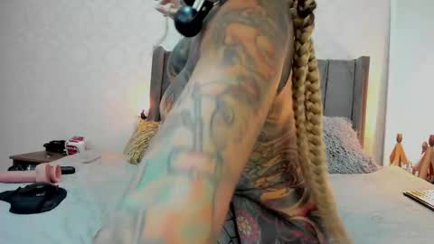 Laura online show from May 31, 5:39 am