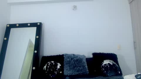 renatabrownn28 online show from November 10, 7:00 am