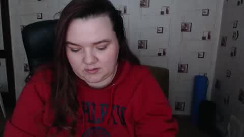 renataoia online show from February 11, 3:49 pm