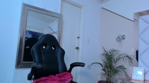 Renata  online show from January 25, 5:40 pm