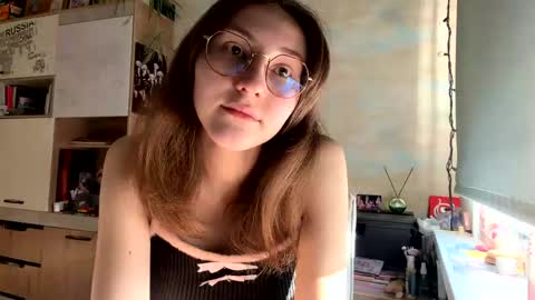 Mia online show from March 23, 1:16 pm