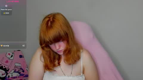 reneefoxy_ online show from June 27, 1:33 am