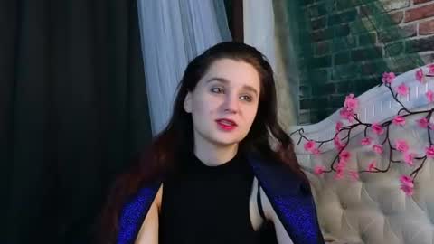 reynaedge online show from June 15, 8:12 pm