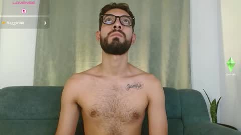 Snapshot of reypablo1 chatting on October 5, 10:28 pm REY PABLO Independent online show from October 5, 10:28 pm