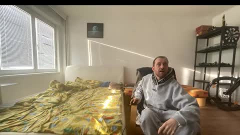 ricciardio online show from October 5, 6:33 am