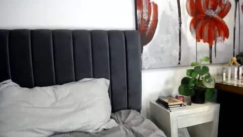 Tina online show from December 4, 6:55 pm