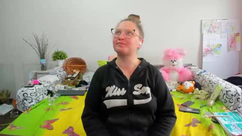 Anna - not anna - right Anna  online show from April 22, 1:07 pm