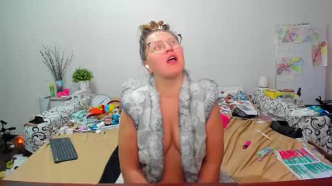 Anna - not anna - right Anna  online show from February 22, 4:53 pm