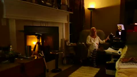 PINK HOLE TWINK online show from March 9, 6:50 am