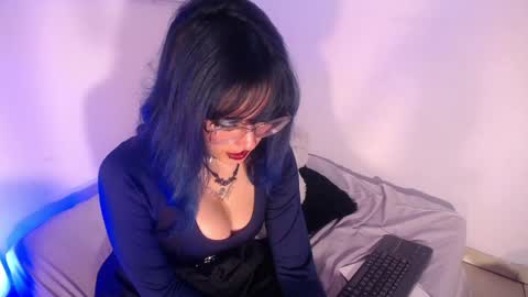 RIHONNA online show from March 30, 8:09 pm