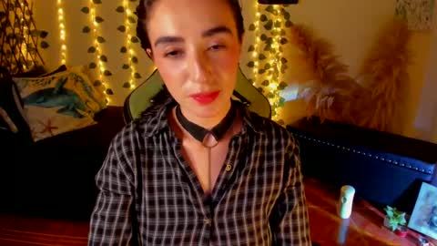 Independent model online show from March 6, 7:14 am