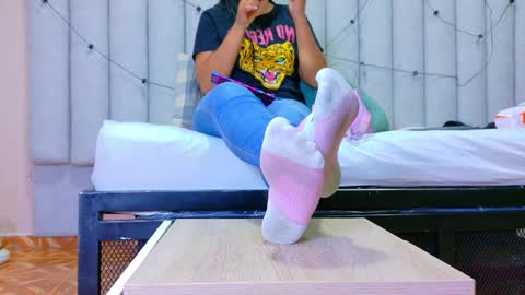 RIRI  online show from February 24, 7:50 pm