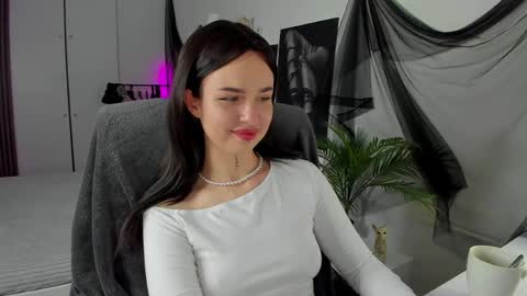 Alice online show from June 7, 9:20 pm