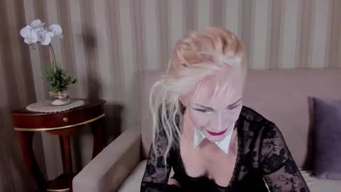 rita_farell online show from November 26, 9:33 pm