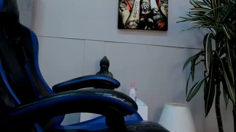 Roan Birkin online show from May 30, 2:10 am