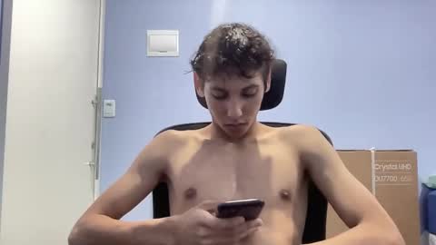 roandry909974 online show from December 11, 1:15 am