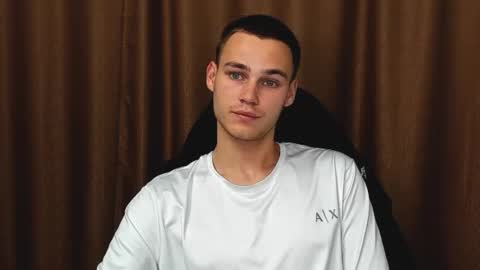 robert10211 online show from September 12, 4:31 pm