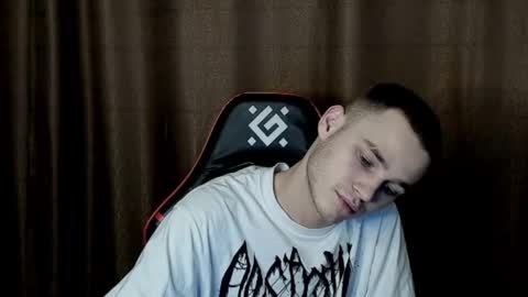 robert10211 online show from January 31, 1:43 am