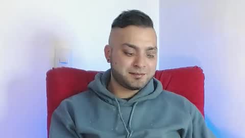 Snapshot of robert_leroy chatting on February 27, 12:03 am Stiven - online show from February 27, 12:03 am
