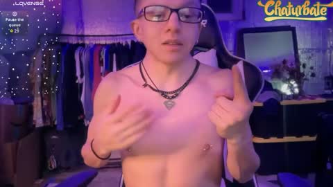 Snapshot of robertcicijr21 chatting on October 20, 2:27 am Robert Cici Jr. online show from October 20, 2:27 am