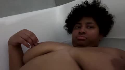 robintheneighbor online show from October 28, 5:41 am