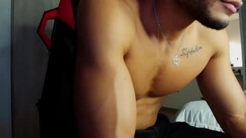 roby_millerr online show from December 3, 2:12 am