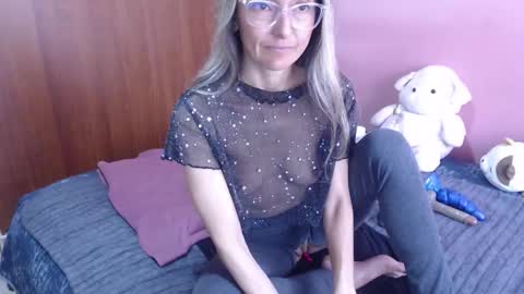 Rochelle online show from February 7, 2:42 pm