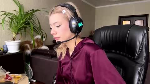 Anny online show from February 4, 10:52 am