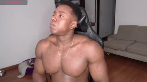 Snapshot of rogger_physique chatting on March 5, 4:34 am Rogger online show from March 5, 4:34 am