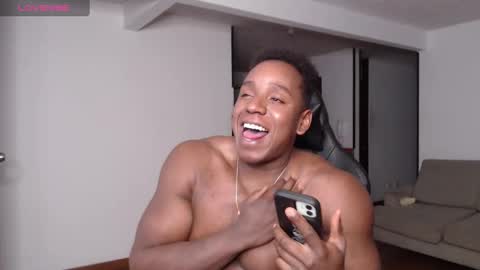 Snapshot of rogger_physique chatting on January 23, 3:05 am Rogger online show from January 23, 3:05 am